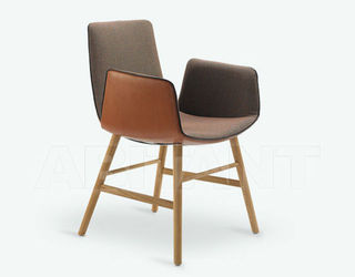 Кресло Freifrau 2016 AMELIE ARMCHAIR Holzzarge umlaufend