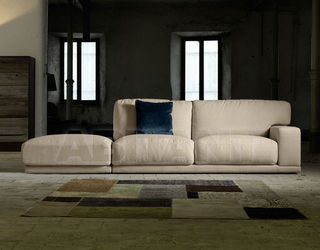 Диван Domingo Salotti Lab DOYLE REGULAR Divano 3 posti bracciolo + Pouf