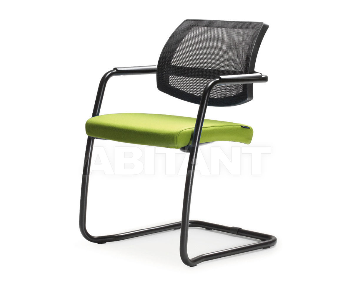 Купить Стул с подлокотниками HOST DEMIPLASTIC Quinti Seating 704