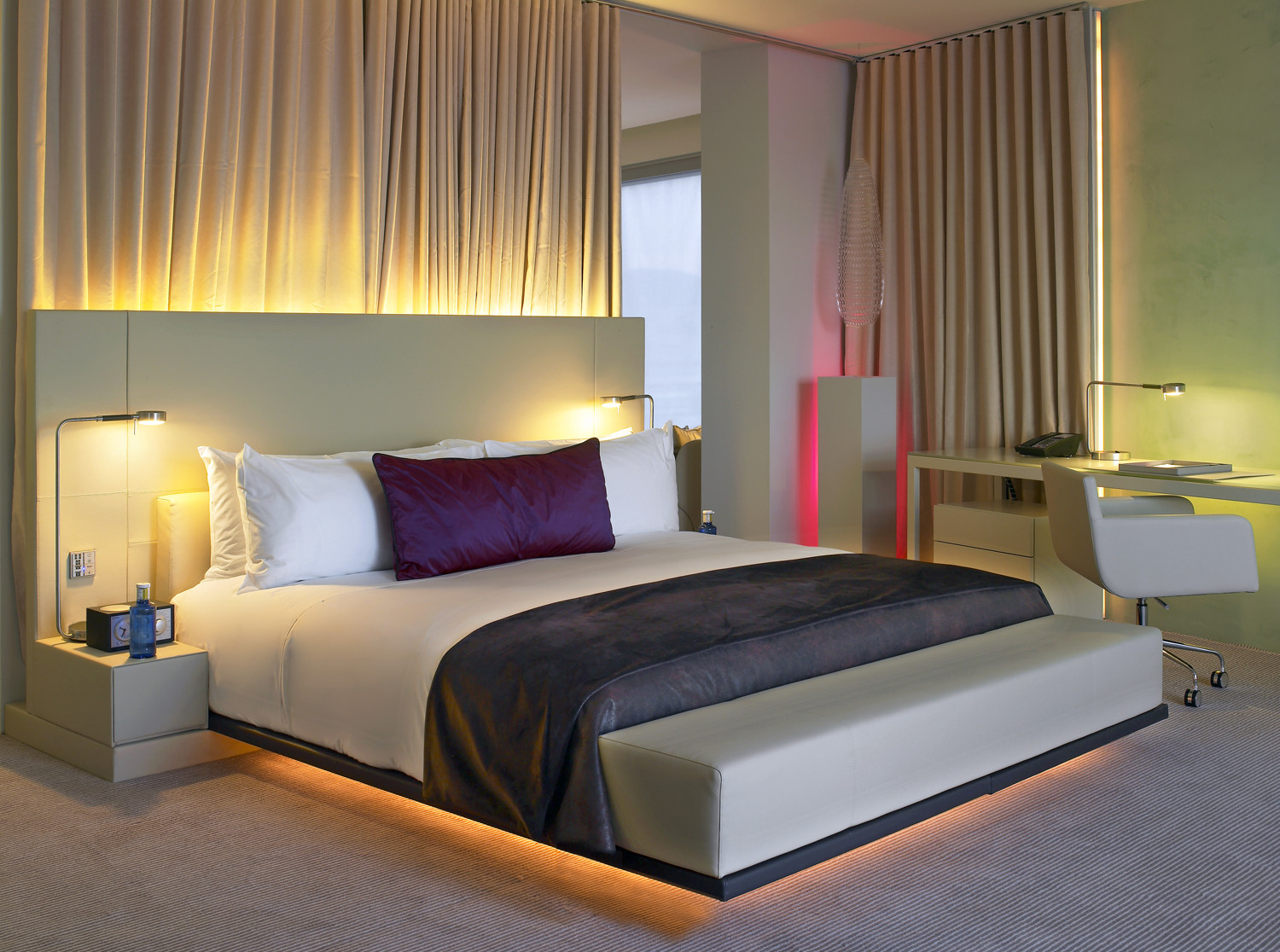 Кровать в отеле
