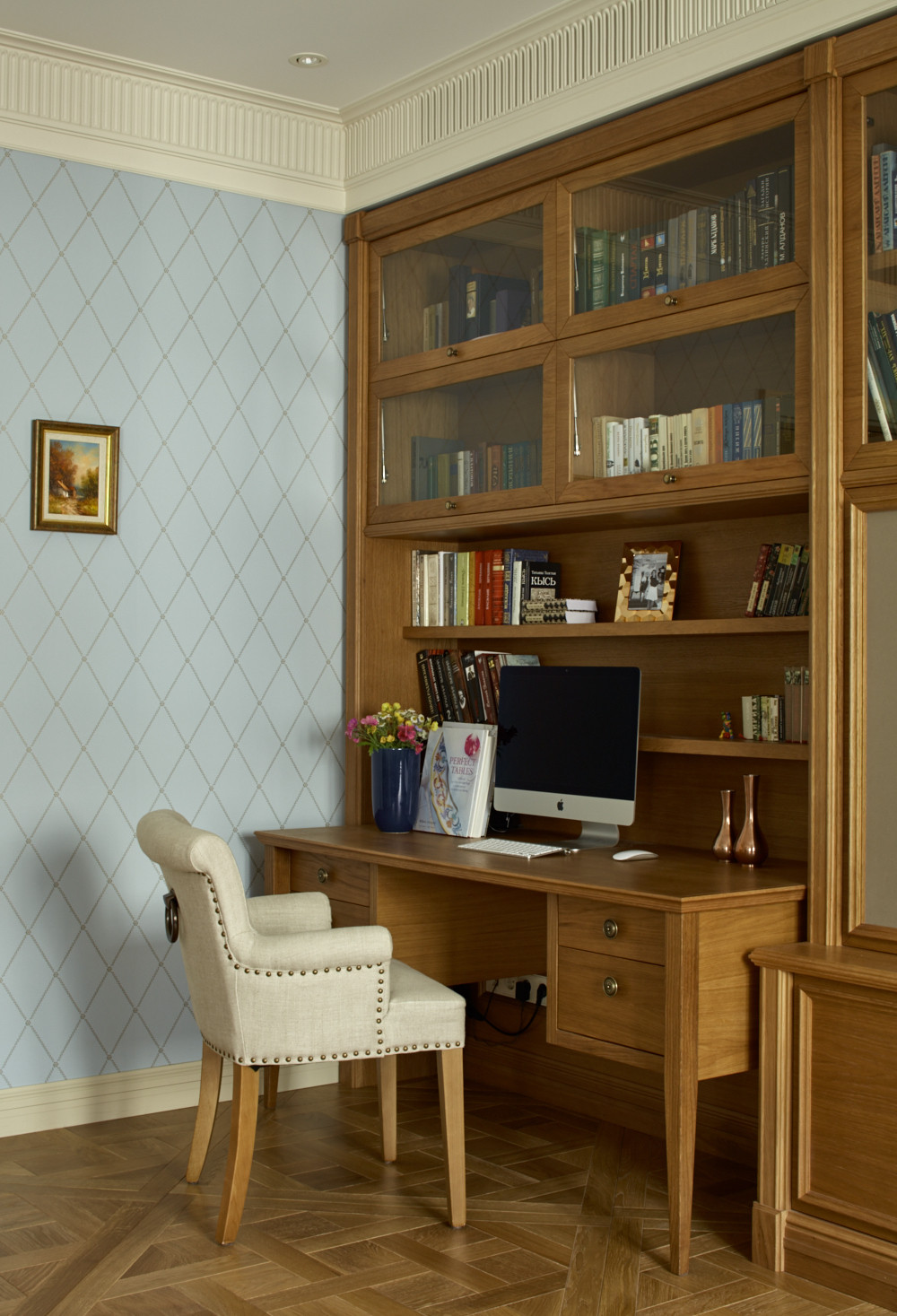 мебель для кабинета в квартире в классическом стиле
