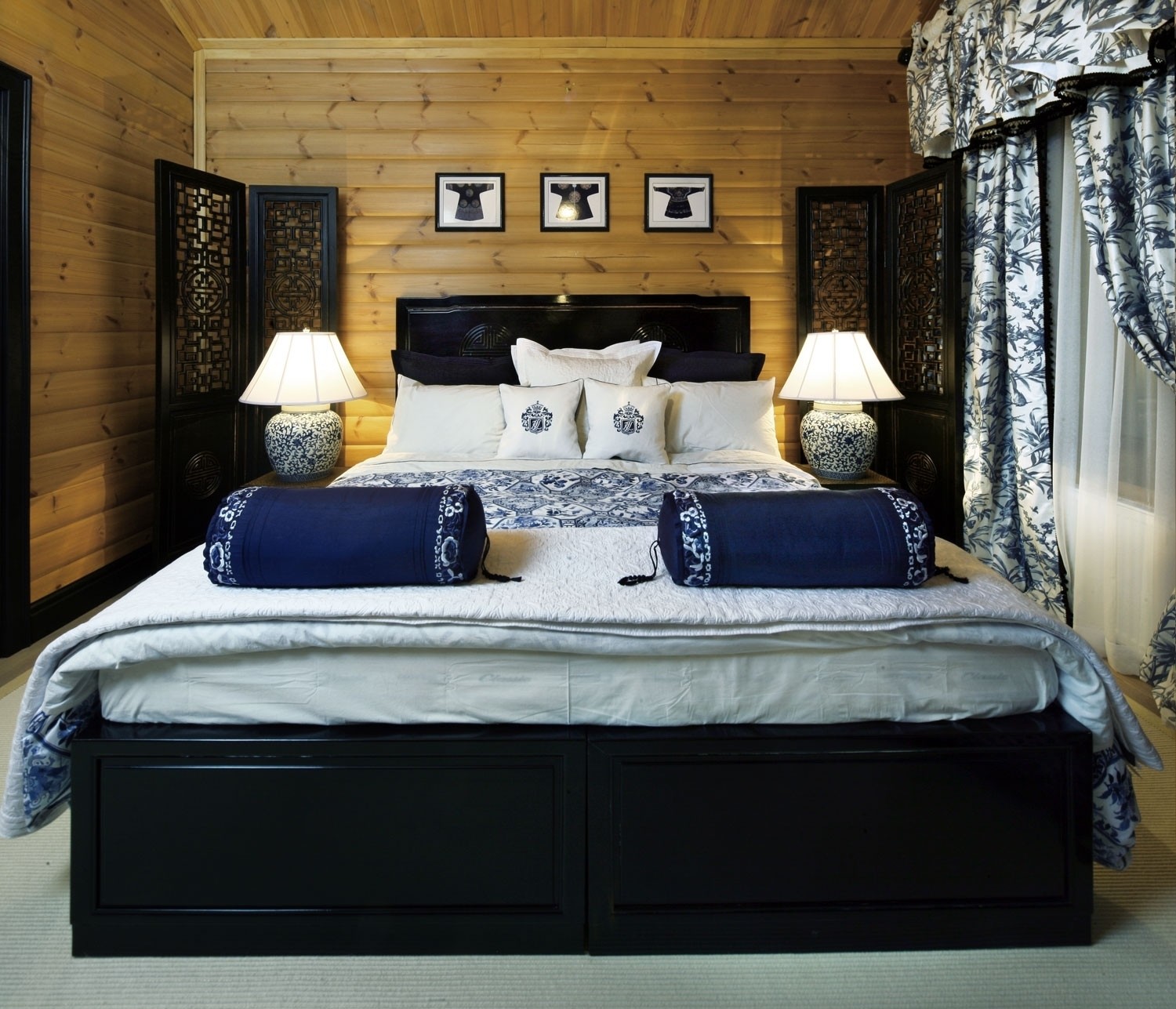 Декор спальни в деревянном доме